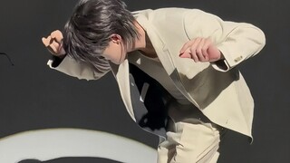 檀健次模仿电影《小丑》杀手跳舞｜我已经开始幻想大哥演杀手的样子了
