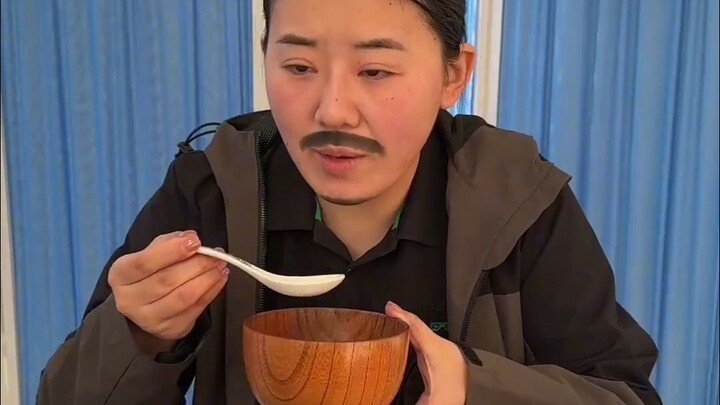 刘耀东竟然让媳妇给“肖姗”炖鸡汤。