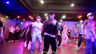 边伯贤新曲Candy 和Kasper卡哥的练习室舞蹈公开