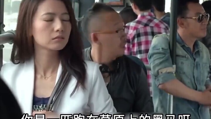 Trên xe buýt, cô gái gặp gã “thánh thóp” biến thái; chàng trai tung chiêu hạ gục đối phương, khí phá