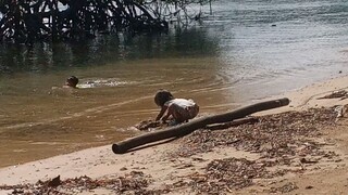 hayan naliligo mga makulit na anako