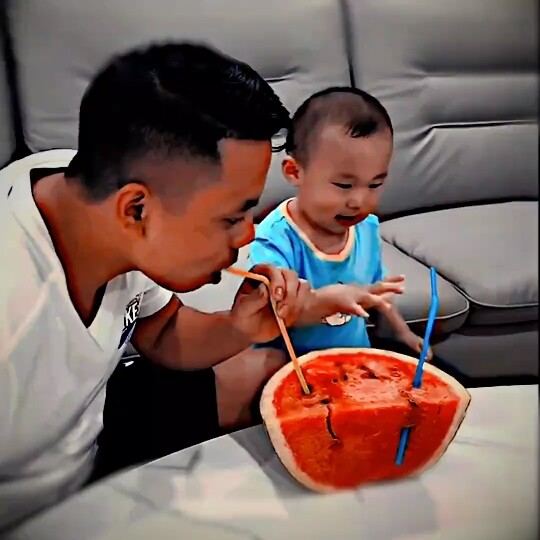Anak laki-laki: Ingat, ini pelajaran pertamaku untukmu: kejujuran.