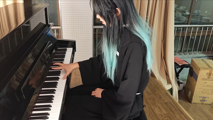 Ketika aku melakukan cosplay sebagai Tokitou Muichirō sambil memainkan lagu Gurenge