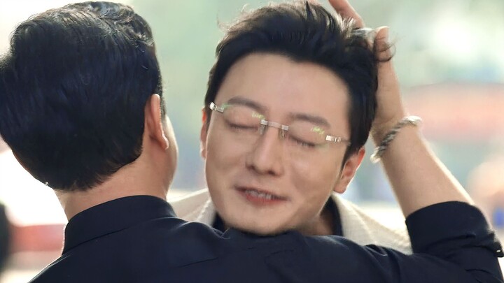 พวกเขาทำตามที่ผู้กำกับบอกจริงๆ จนแสดงให้เห็นความรู้สึกแบบคู่รักระหว่างพี่น้อง