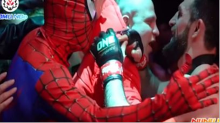 Người nhện giác đấu