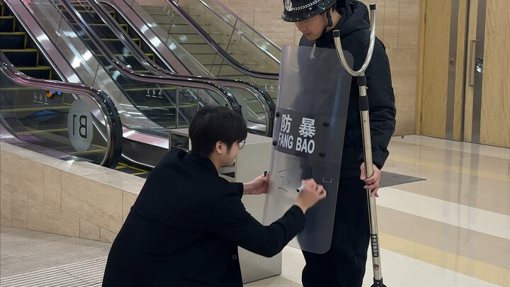 Khi bạn ra ngoài, hãy cho mình một danh tính