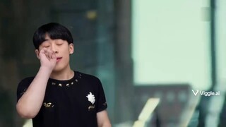 Cuộc thi ngoại tuyến phải tuyệt vọng đến mức nào mới có thể biểu diễn được điệu nhảy như vậy?