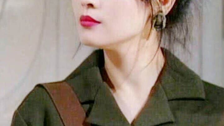 Holy crap! She’s so gorgeous—how could that landlubber even lay a hand on her???