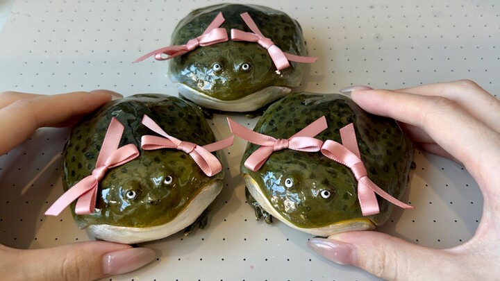 إذا صادفت غطاء سماعة الأذن على شكل ضفدع مهرج، ابتسم فحسب!