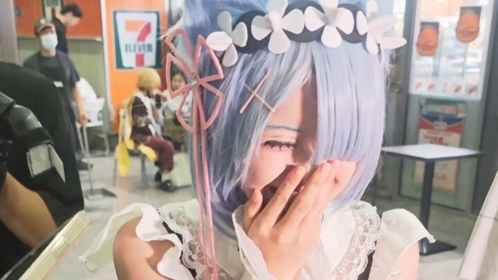 مصورو معارض الأنمي بدهم يتقنوا السحر اللي بيسعد البنات!