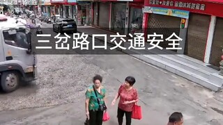 هناك سبب وراء وضع اثنين من أسود الحجر أمام مدخل مي شيه.. موقع حادث سيارة، سلامة القيادة، قيادة الشاح