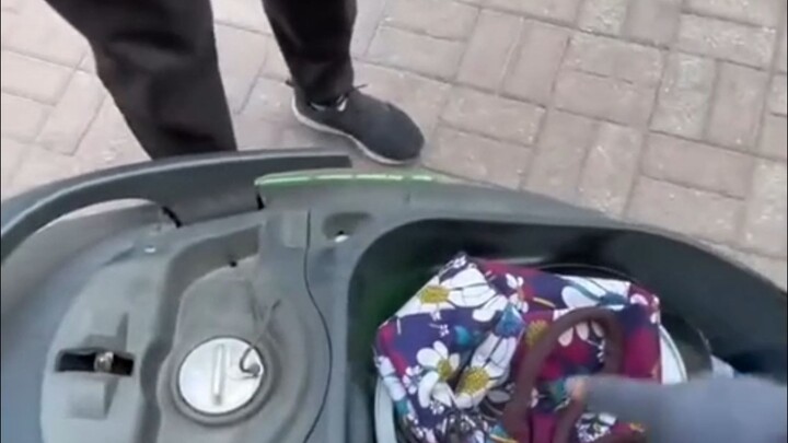 Just let the owner praise them with, “Whoever finds and returns lost items is a true hero.”