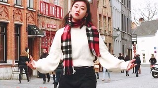[LANA] Dancing Cradles, tarian gaya bebas dadakan, sendirian dan tulus di jalanan Belgia