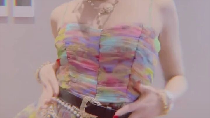 【Kong Xueer】0206 dy updated the dance clip of "CALL ME BY MY NAME", and she looks much thinner