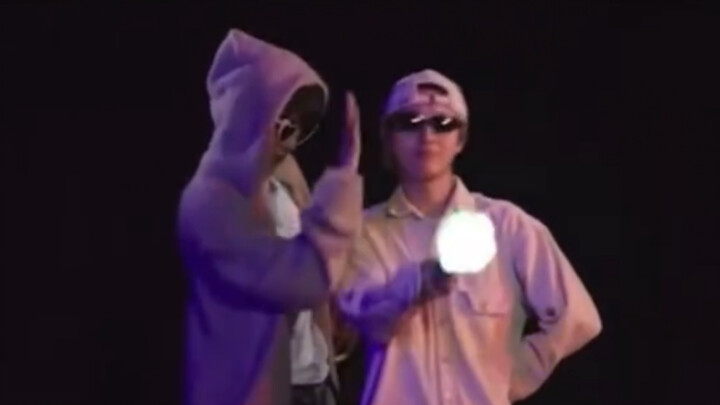 【ฮวางอินจุน/คิมจองอู】พี่น้องเต้นดิสโก้ (ทุกวินาทีของวิดีโอนี้ตลกมาก