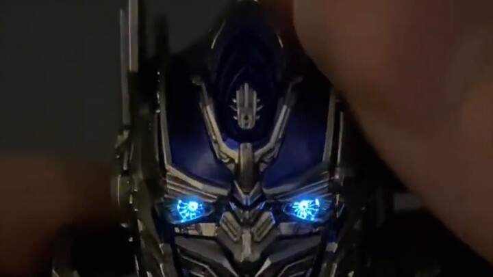 Mata yang sangat indah! Transformer tiga nol dlx ksatria optimus prime, 30 ksatria optimus prime