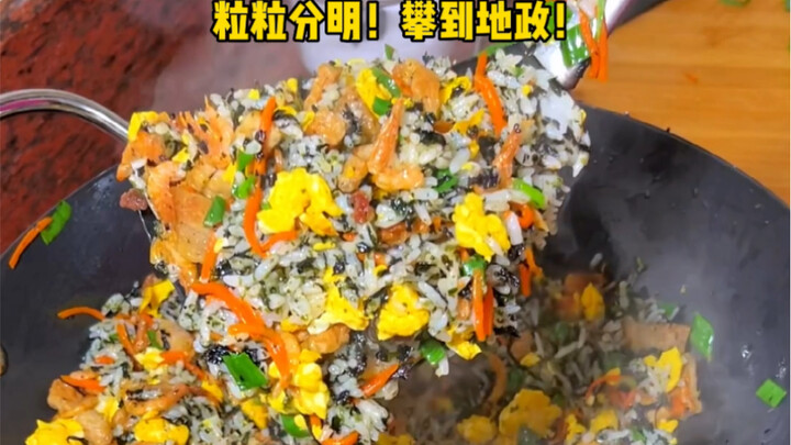 My mom's seaweed fried rice is so delicious! I could eat it forever!