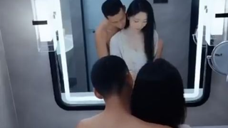 Pengawalku ternyata adalah sosok yang kuat dan berpengaruh