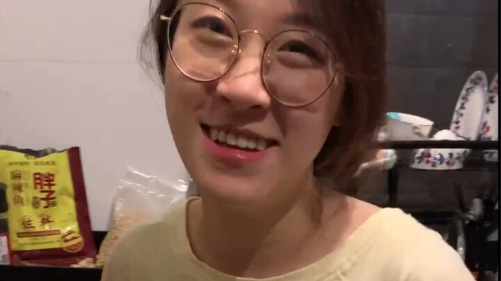 Challenge: Talk to my wife using Versailles-style literary flair