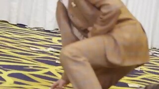 อันธพาลจ้องจะทำร้ายพ่อลูกเดี่ยว ไม่คาดคิดว่าเขาแค่โทรครั้งเดียวทำให้เหมาะ