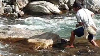 cast netting in Nepal | himalayan trout fishing with hand made cast net |