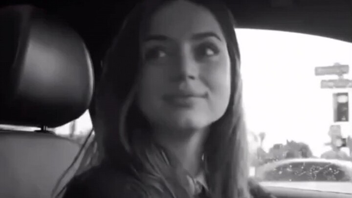 👩🏻‍🦰: "Wait a minute in your car..." 👱🏻‍♂️: i drive