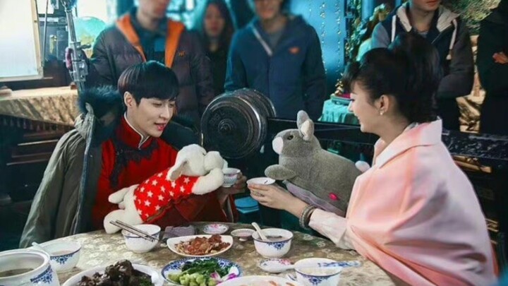 Triệu Lệ Dĩnh: Dịch Hưng là người bạn vui vẻ của tôi! Ha ha, tình bạn qua màn hình đây mà