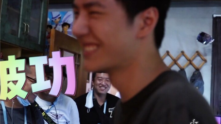 【王一博】“看烁宝和妈妈，哭的太上头，过来看烁宝和舅舅乐一会。”
