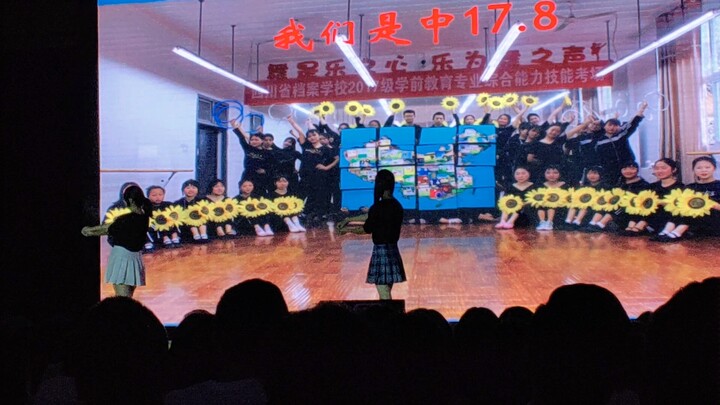 At the graduation party, a cross-dressing queen danced to "Jigoku no Soshiki."