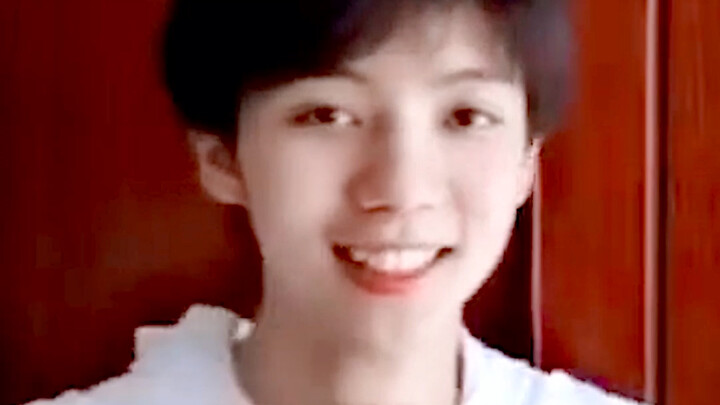 【Luo Yizhou】One happy round every day / Recharge with Little Boat