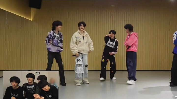 Phiên bản phòng tập của “Hạ Một Lần Nữa Rời Đi”! Mê quá bầu không khí của hãng đĩa~