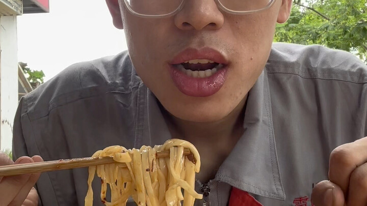 Today I brought some food from the factory and came out to have some noodles. I probably won’t be ba