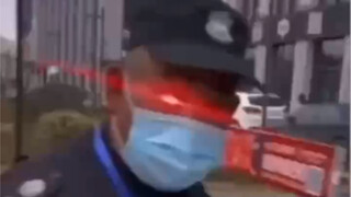 At the scene, the security guard's eyes were truly shining.
