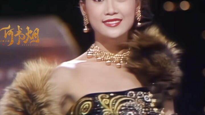 There are always people nitpicking her nose, while overlooking her incredibly beautiful eyebrows, ey