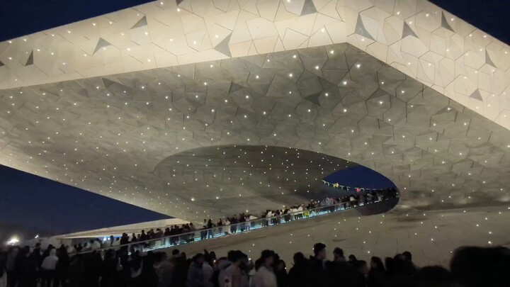 “ท้องฟ้าจะสวยที่สุดเมื่อมันกำลังจะมืดลง”