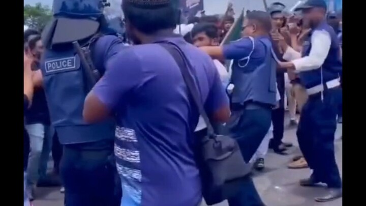 Bangladeshi college students are seriously tough—don’t even fear the military!