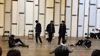 Times Youth League anniversary rehearsal knife group dance "Youth Beauty"