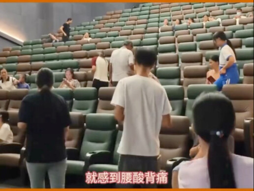 Next time you watch a movie, don't choose a seat in the middle anymore!