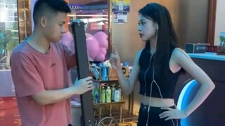 球房新来的老板娘要我付台费，我该怎么做？