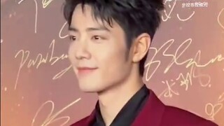 Wow!!! Xiao Zhan's bone structure can really withstand any quality of picture, whether it is a direc