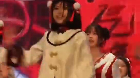 【قوة 100٪！】ماذا؟ تقول أن هناك من يفعل محتوى الصيني في حفل رأس السنة؟ هيا نرفع الأعلام ونعلن عن ذلك!