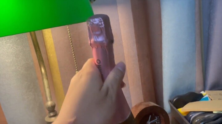 rng1:3 thể hiện phong thái của kẻ thù hùng mạnh, fan hoàng gia đau buồn dùng rượu để giải sầu