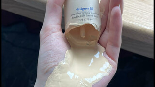 A girl from the slums tearfully reviews Armani Blue Label Master #Foundation