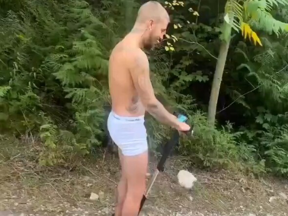 Đăng đỉnh hotsearch! Top 5 ông hoàng nhạc pop Âu Mỹ – Justin Bieber – bị paparazzi bắt gặp chỉ mặc q