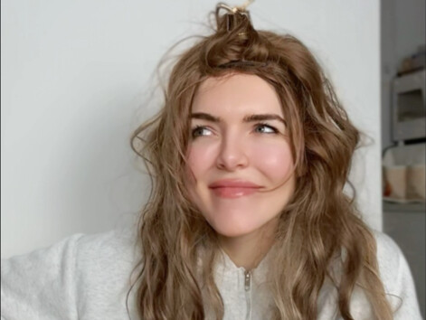 Khi cô bạn thân của bạn vừa trở về từ một cuộc hẹn hò