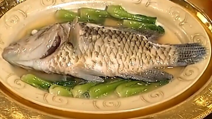 Koki andal menyajikan seekor ikan; para juri yang tadinya menganggapnya biasa-biasa saja langsung te