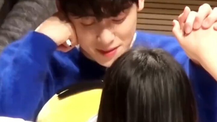 Tại sao các nữ thần tượng lại không muốn tổ chức buổi ký tặng nữa?