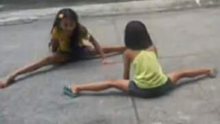 Split pa more Kristine Chamy at Eshie Bambam 🤸🏻♀️💫🤸🏽♀️ May nakisali pa eh plakda naman haha😂