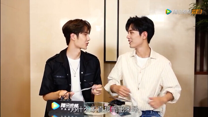 Di sini benar-benar manis banget, yang ngebully pun begitu lembut!!