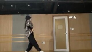 Lee Chae-yeon Live Streams Dancing to Sequence
